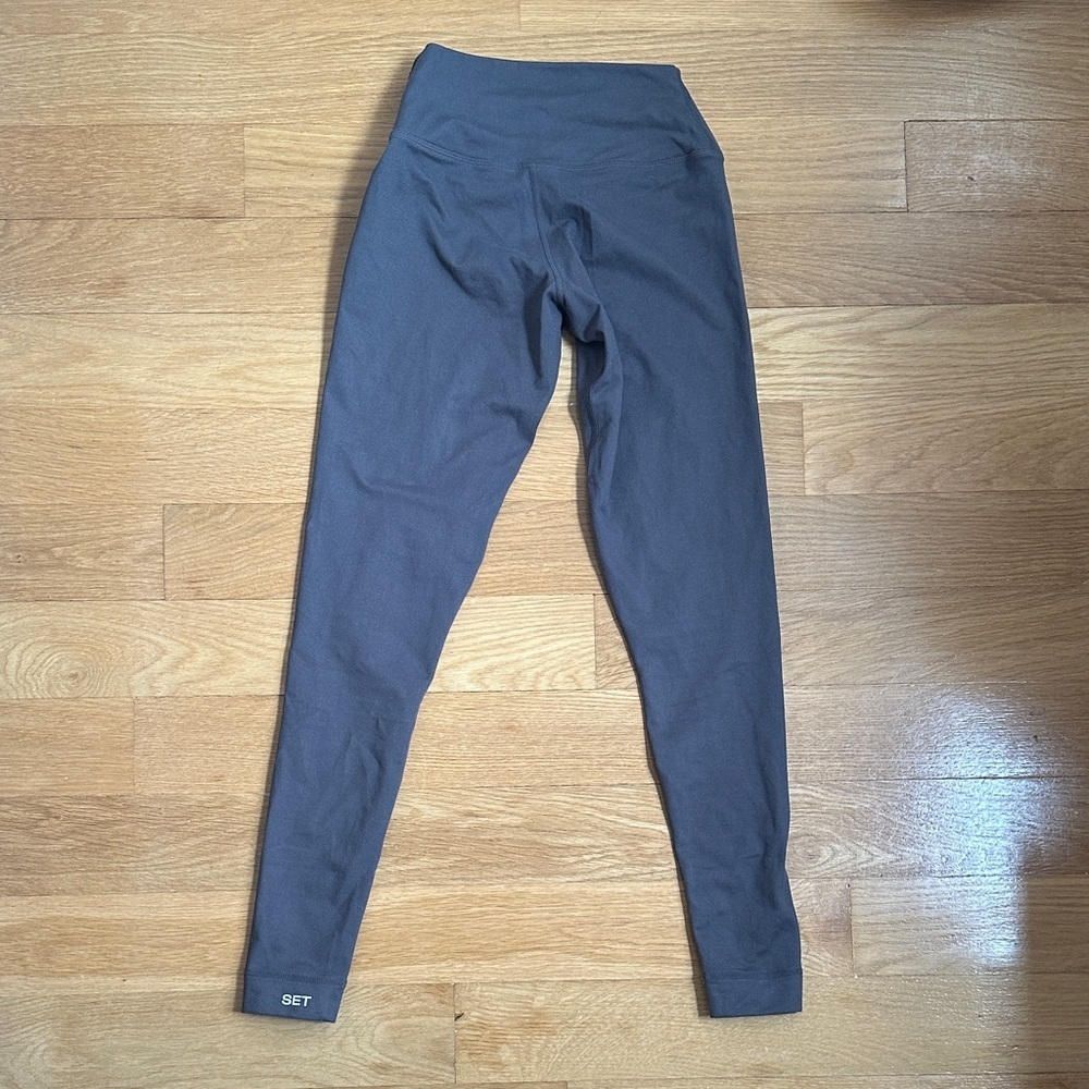 SET Active FormCloud XS Gray Leggings - LIMITED EDITION - Picture 3 of 5